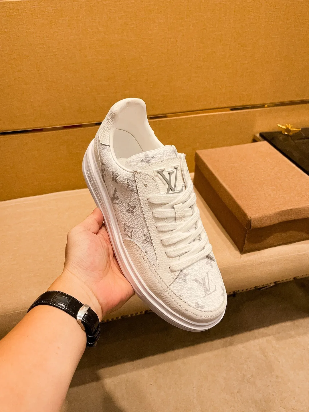 Men's shoes 💰 400💰【 LV 】🔥 Louis Vuitton, high-end men's shoes brand, official website 1:1 latest masterpiece: the upper is made of first-layer cowhide imported from Italy with a comfortable and breathable lining➕original non-slip and wear-resistant outsole🔥, making walking more convenient and comfortable! An exclusive new model, a stunning work, a beautiful 1:1 replica [color] compared to the official quality! Create a fashionable personality to set off your uniqueness! A must-have for trendy men! Classic 🔥Size: 38-44 Color: 🔥 3⃣️colors available🔥.